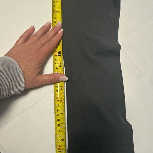 NWT Isabel Maternity size XSWomen’s Gray/black Active Crossover Panel Capri Pant - Picture 2 of 7